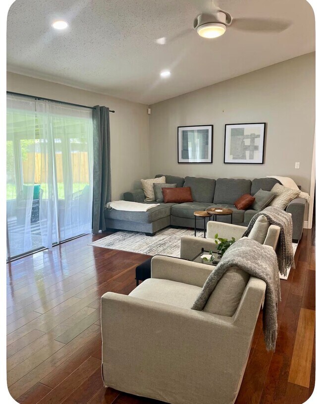 Building Photo - 5026 Oakshire Dr