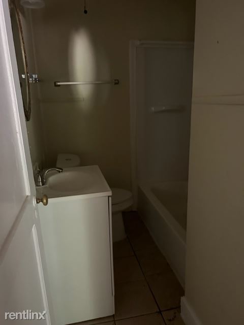 Foto del edificio - 3 br, 1 bath House - 400 Broadway Street
