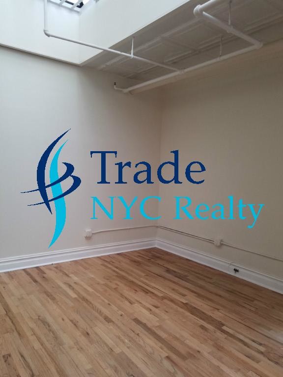 Building Photo - 115 W 23rd St