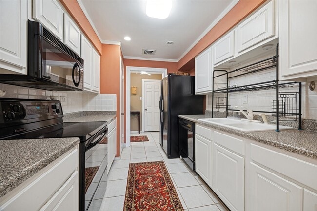 Building Photo - 661 Bering Dr