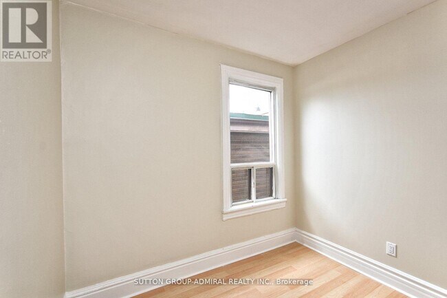 Photo du bâtiment - 1932 Queen St E