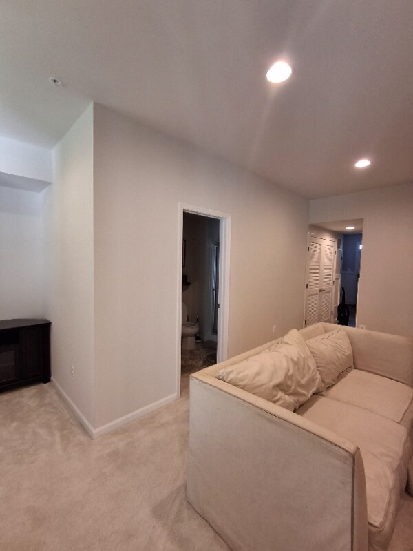 Building Photo - 307 Spring Bank Way
