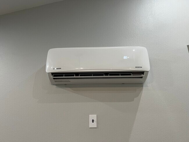 Foto del edificio - 1752 W 82nd St