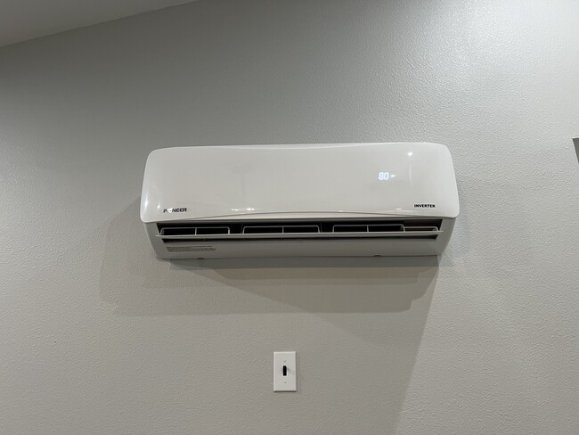 Building Photo - 1752 W 82nd St