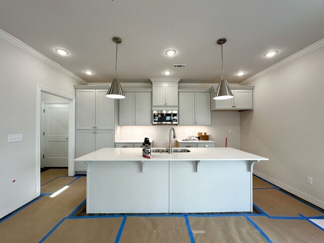 Building Photo - 4437 W Bronco Dr