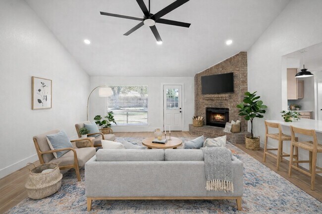 Building Photo - 303 Knoll Forest Dr