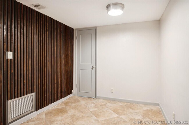 Foto del edificio - 615 NE 12th Ave
