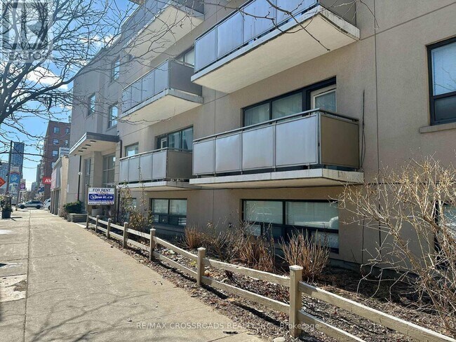 Photo du bâtiment - 2770-2770 Yonge St