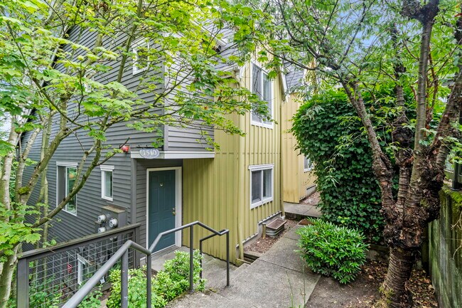 Foto del edificio - 1540 Cherrylane Ave S