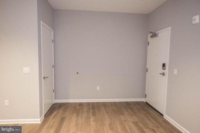 Building Photo - 218 W Main St