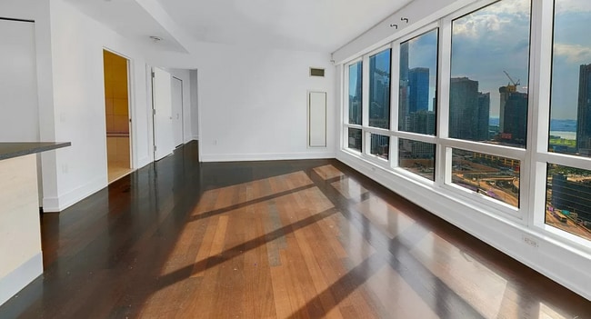 Building Photo - 350 W 42nd St
