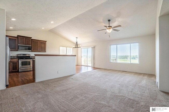 Foto del edificio - 19615 Marinda St