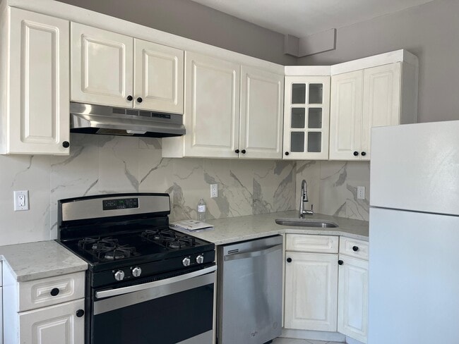 Building Photo - 426 Kennedy Blvd