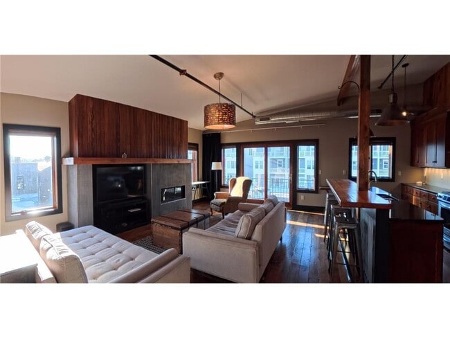 Building Photo - 312 3rd St