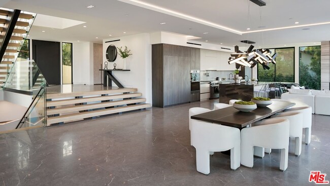 Foto del edificio - 1324 Stradella Rd