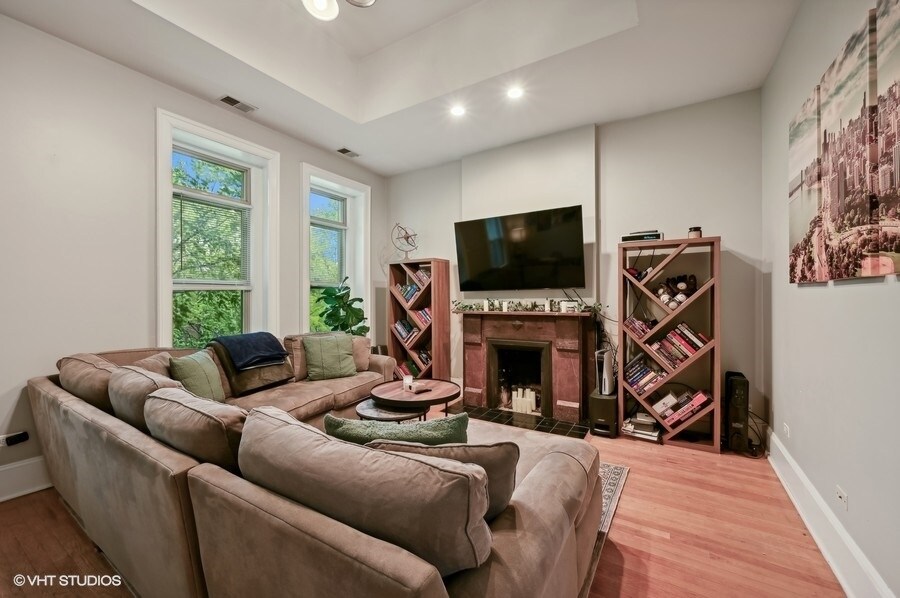 1440 N Cleveland Ave Unit Apt 3, Chicago, IL 60610 Apartments in Chicago, IL