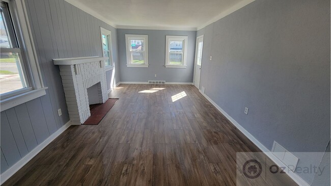 Building Photo - Single-Floor Serenity: Your Ideal Home Awa...