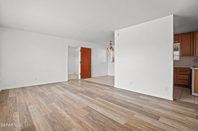 Building Photo - 9532 Waverly Dr