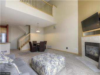 Building Photo - NIce 2 Bedroom Plus Loft Townhome in Great...