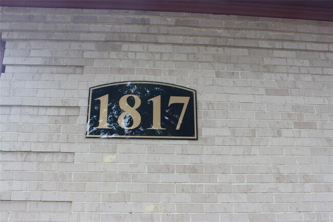 Foto del edificio - 1817 E Grauwyler Rd