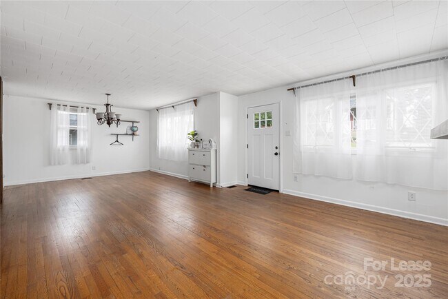 Foto del edificio - 387 Woodlawn Ave