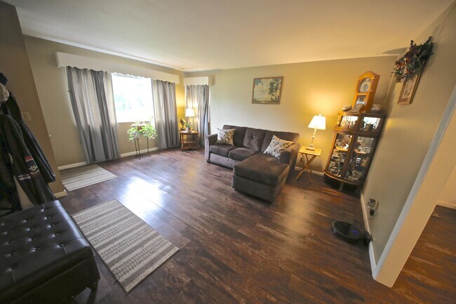Foto del edificio - 5775 E Robinson Rd