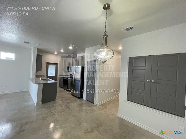 Building Photo - 211 Riptide Rd