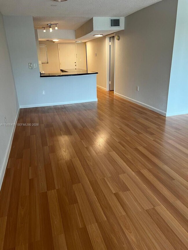 Foto del edificio - 1021 Mockingbird Ln