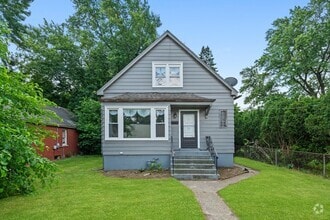 Building Photo - 701 E 142nd St