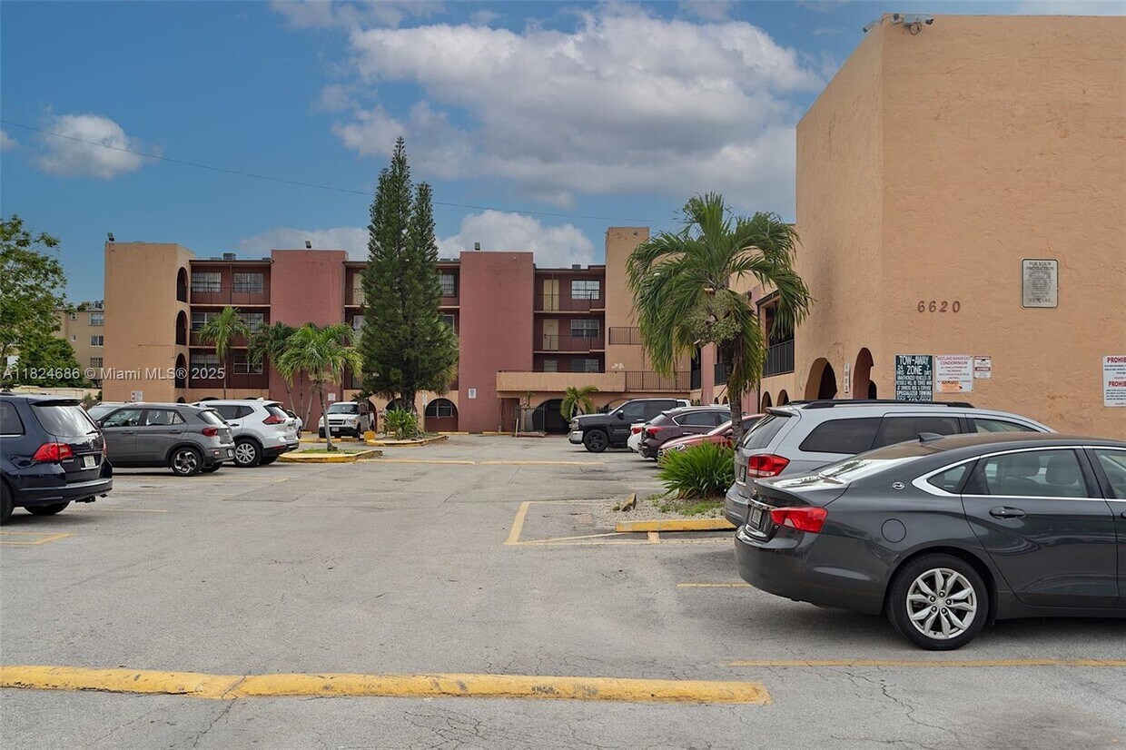 Foto principal - 6620 W 2nd Ct