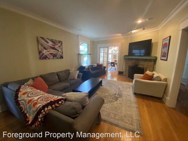 Building Photo - 5 br, 3 bath House - 4739  Latona Ave NE