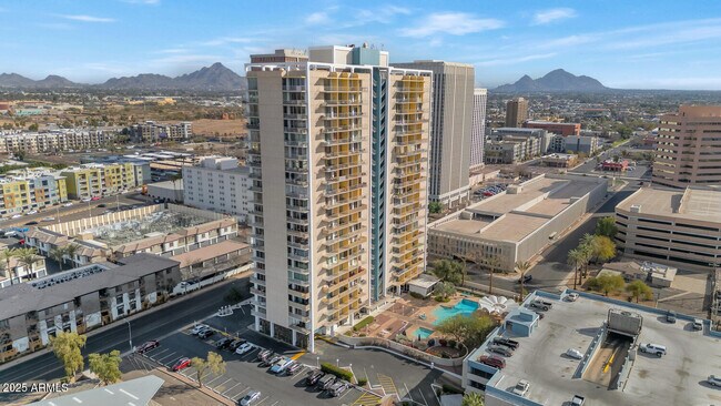 Foto del edificio - 207 W Clarendon Ave