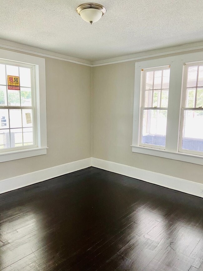 Building Photo - 4/2 home for rent! $1100