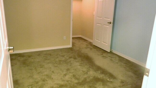 Foto del edificio - LOWER LEVEL CONDO (RPM#120)