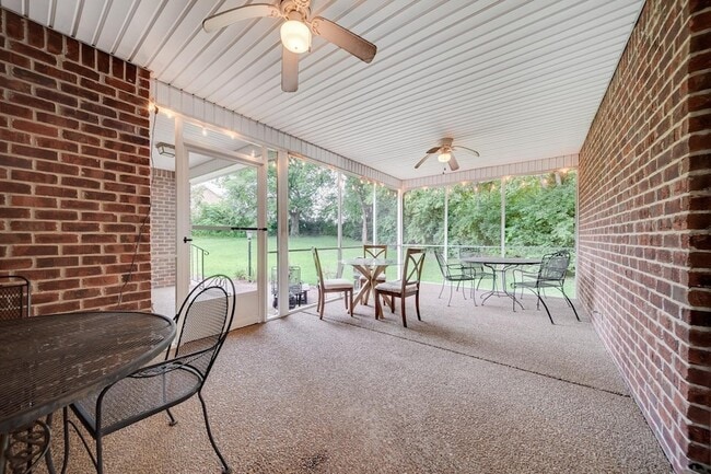 Building Photo - 133 Abbey Rd