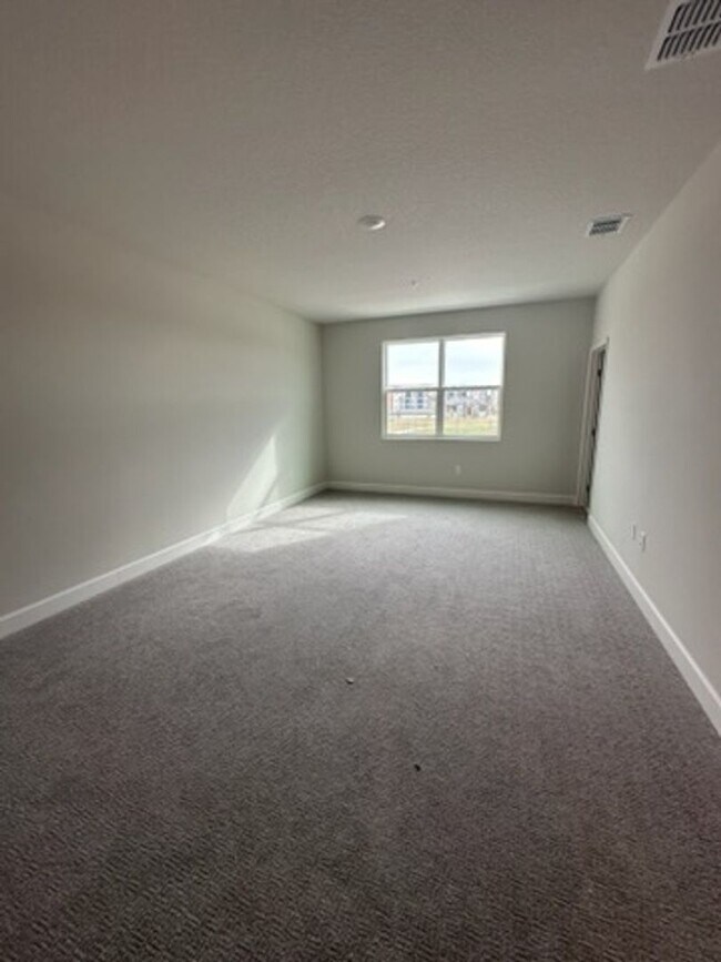 Foto del edificio - Move-In Ready Home Near SunRail & I-4 - Prime DeBary Location