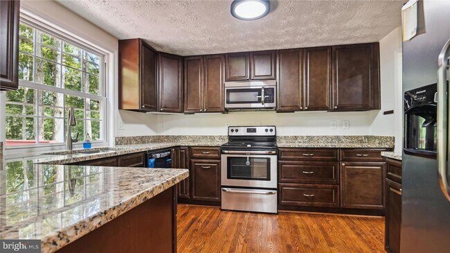 Foto del edificio - 11573 Hicks Ct