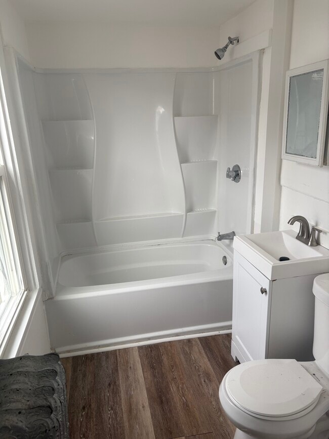 Bathroom - 121 Bonney St