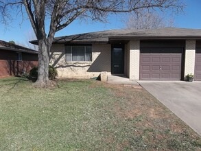 Building Photo - 1604 Larch St