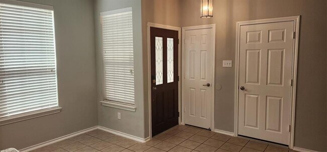 Building Photo - 2748 Maybrook Hollow Ln