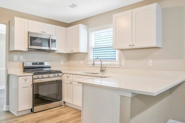 Building Photo - 130 Birch Creek Cir