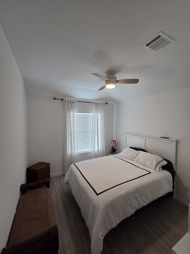 Building Photo - 13323 Savory Pl