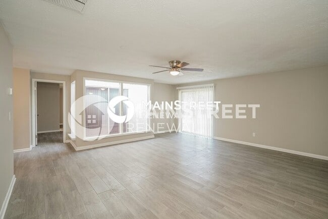 Building Photo - 3 Bedroom Pet-Friendly Home in ORANGE PARK, FL with Main Street Renewal