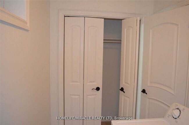 Photo du bâtiment - 153 Willis Rd