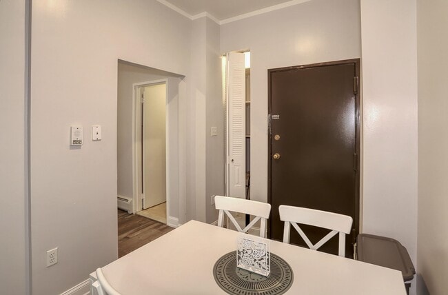 Building Photo - 208 48th St