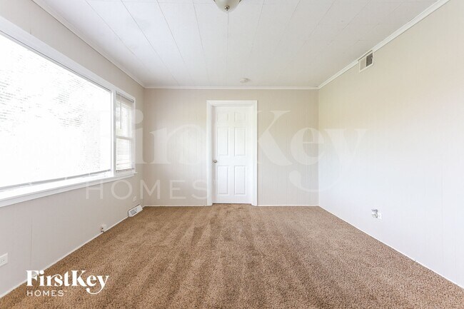 Foto del edificio - 14448 Kilbourn Ave