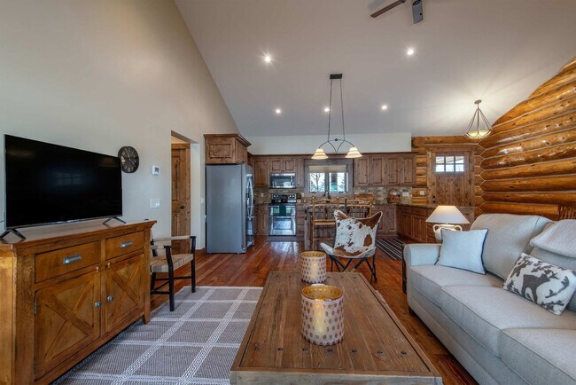 Foto del edificio - 1330 Larsen Ln