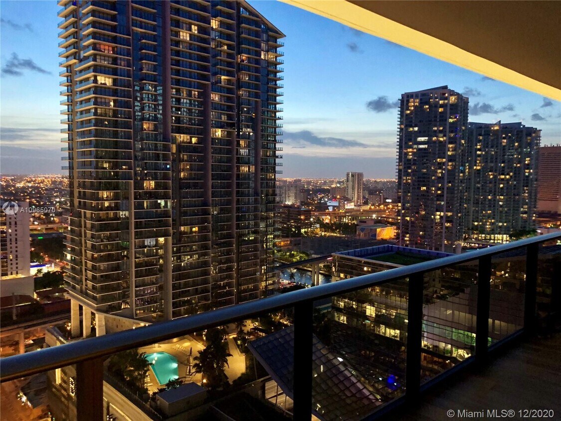 Foto principal - 801 S Miami Ave