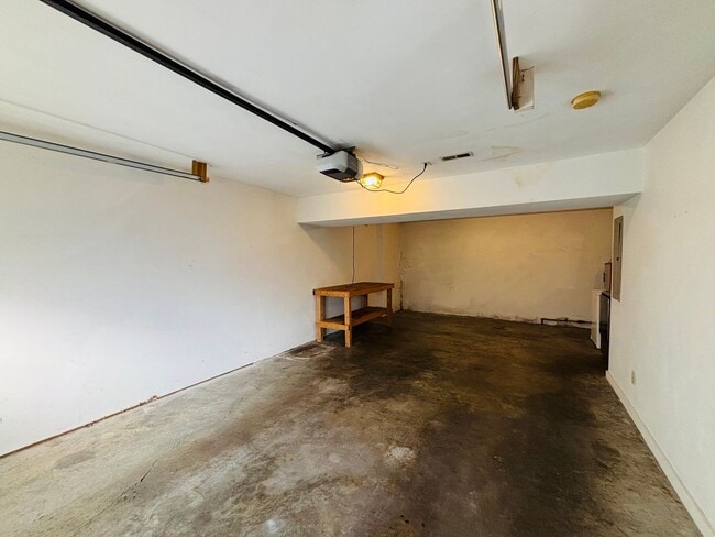 Building Photo - 233 Fairfax Rd