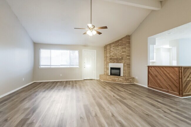 Building Photo - 7411 Skylight Ln